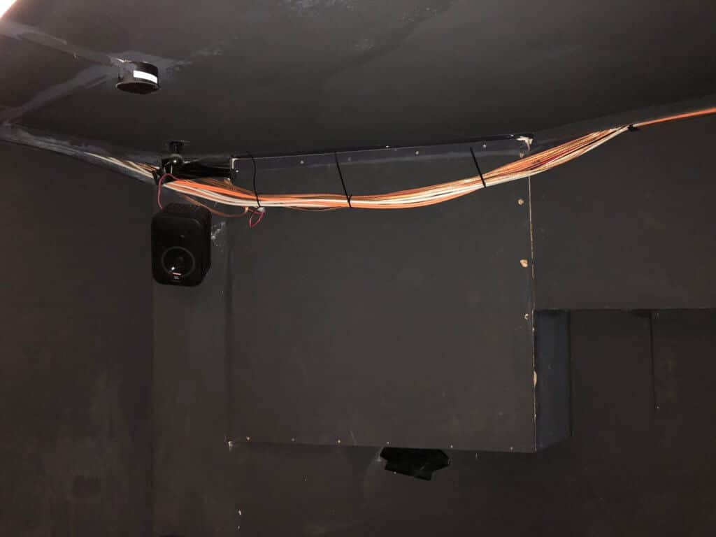 Heraushängende Kabel